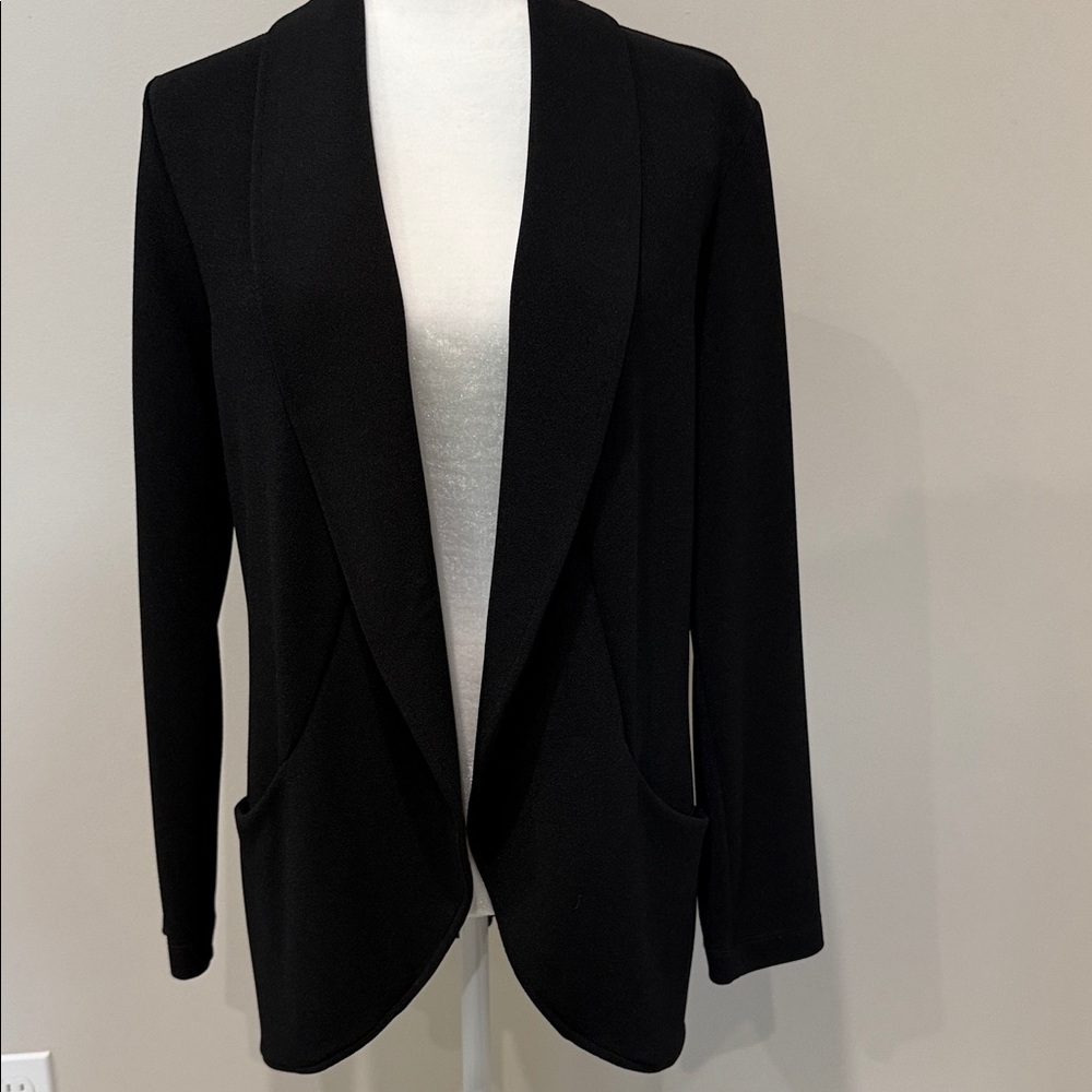 Sophisticated Women's Blazer - Black